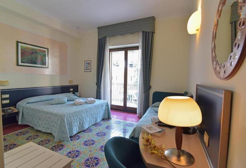 Четырехместный Номер Стандарт, Santa Lucia