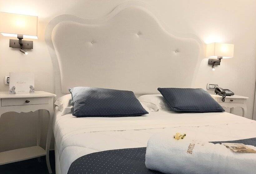 Classic room with balcony, Santa Lucia