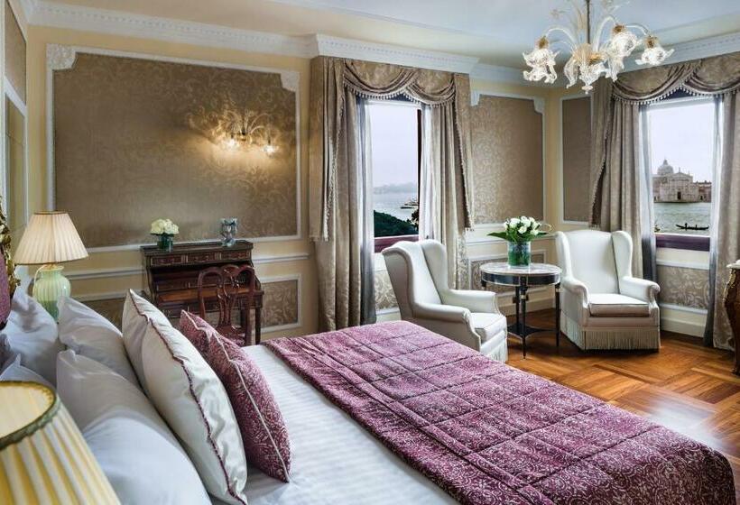 سوییت جونیور با چشم‌انداز دریاچه, Baglioni Hotel Luna   The Leading Hotels Of The World