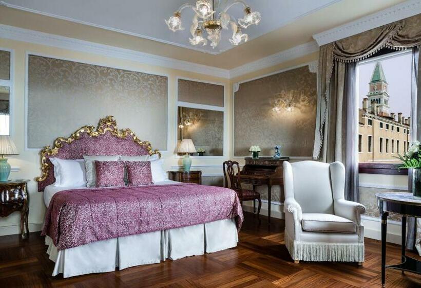 سوییت جونیور با چشم‌انداز دریاچه, Baglioni Hotel Luna   The Leading Hotels Of The World
