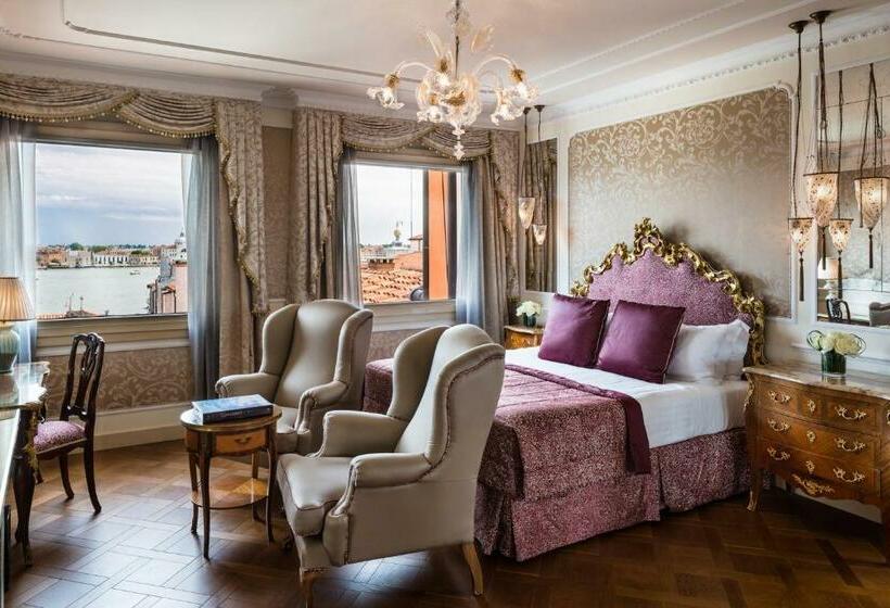 سوییت جونیور با چشم‌انداز دریاچه, Baglioni Hotel Luna   The Leading Hotels Of The World