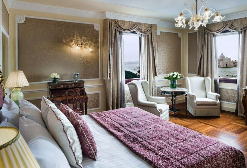 سوییت جونیور با چشم‌انداز دریاچه, Baglioni Hotel Luna   The Leading Hotels Of The World