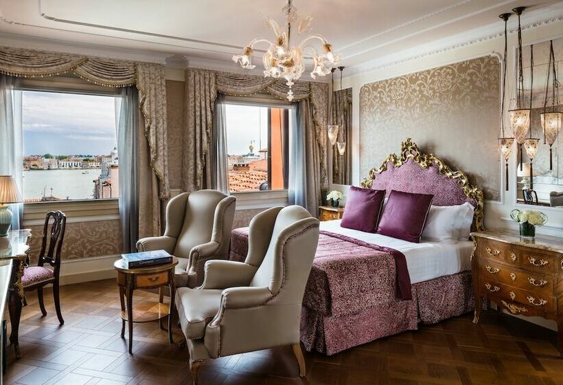 سوییت جونیور با چشم‌انداز دریاچه, Baglioni Hotel Luna   The Leading Hotels Of The World