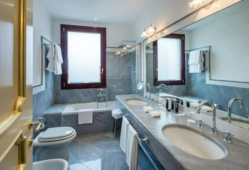 سوئیت جونیور خانوادگی, Baglioni Hotel Luna The Leading Hotels Of The World