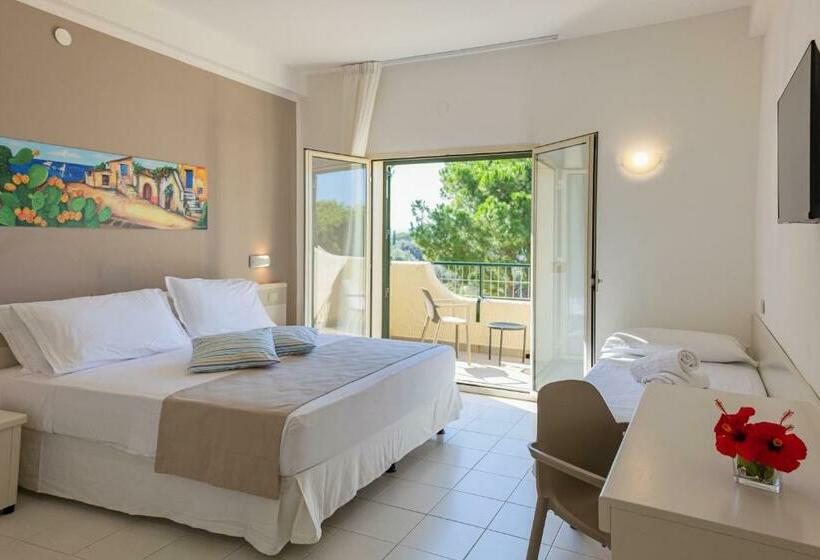 غرفة قياسية ثلاثية مطلة علي الحديقة, Cdshotels Terrasini   Città Del Mare