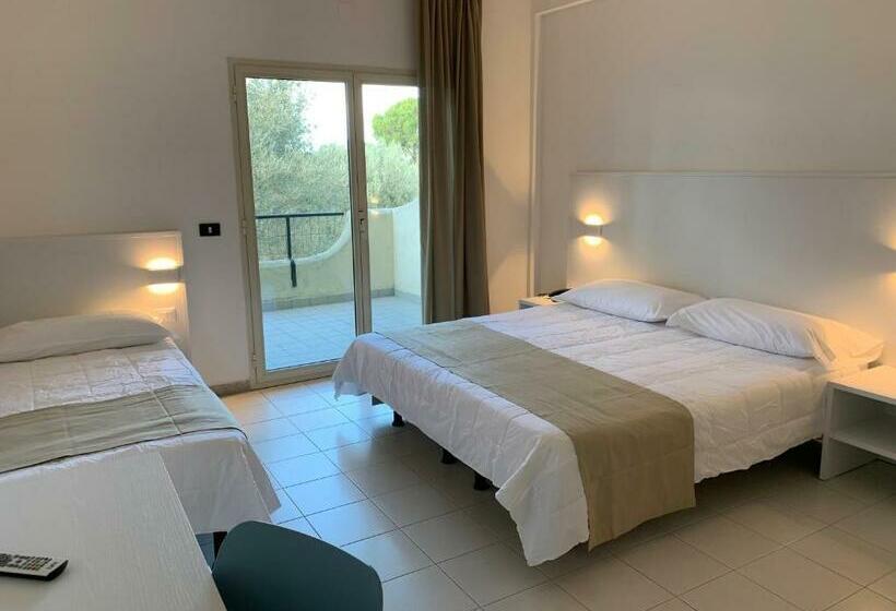 غرفة قياسية ثلاثية مطلة علي الحديقة, Cdshotels Terrasini   Città Del Mare