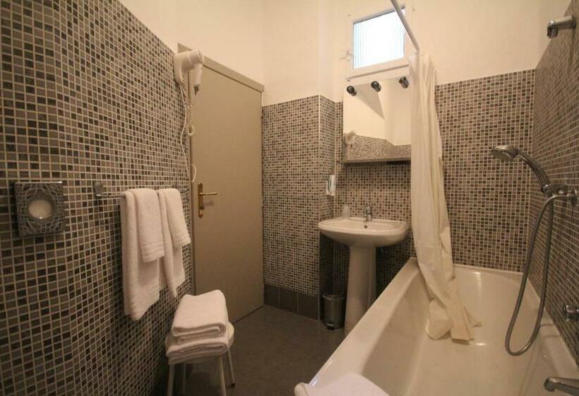 غرفة قياسية, Green Class Hotel Astoria