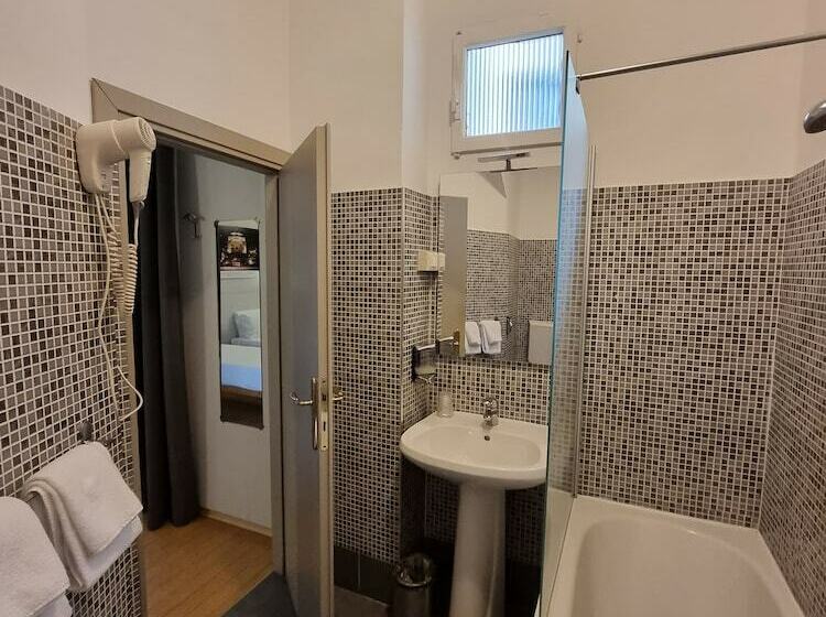 غرفة قياسية, Green Class Hotel Astoria