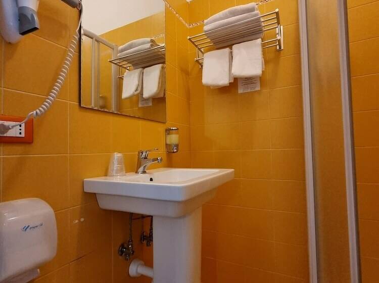 غرفة قياسية فردية, Green Class Hotel Astoria