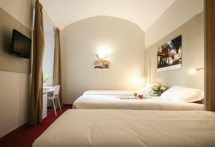 غرفة قياسية ثلاثية, Green Class Hotel Astoria