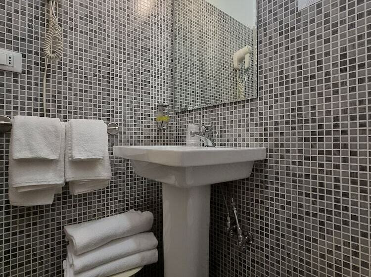 غرفة قياسية ثلاثية, Green Class Hotel Astoria
