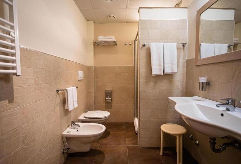 חדר קלאסי לשלושה, Abruzzo Marina