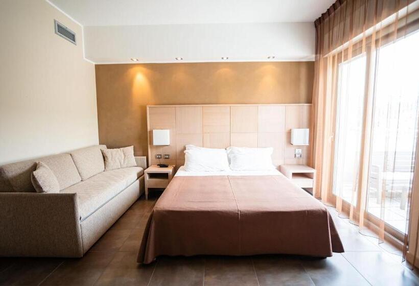 חדר קלאסי לשלושה, Abruzzo Marina