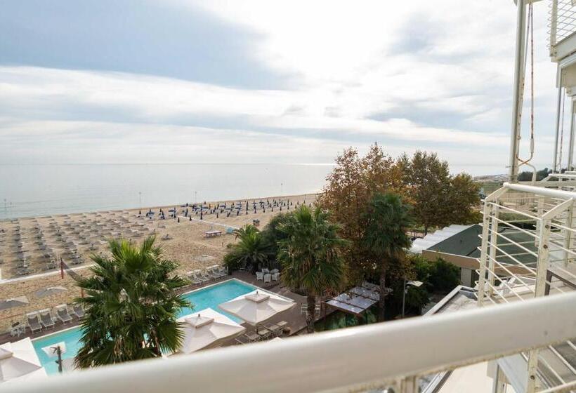 سوییت جونیور با چشم‌انداز دریا, Abruzzo Marina