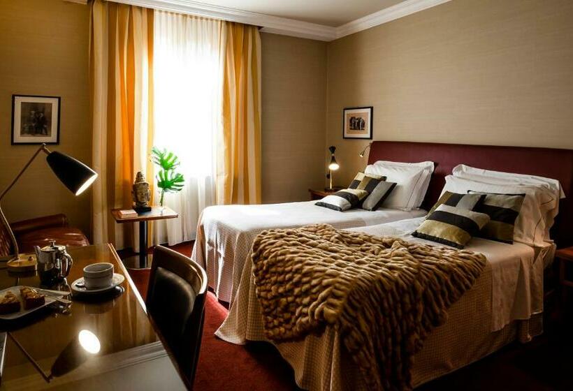 Pokój Superior Trzyosobowy, Accademia