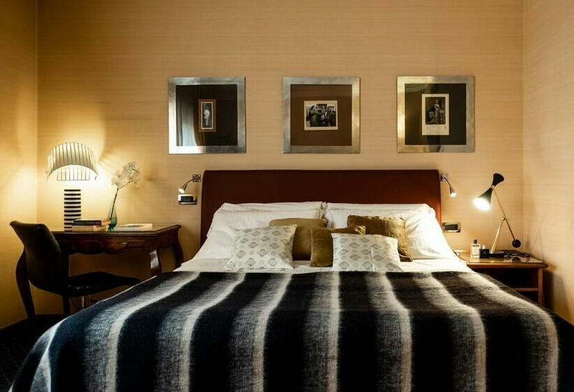 Pokój Superior Trzyosobowy, Accademia