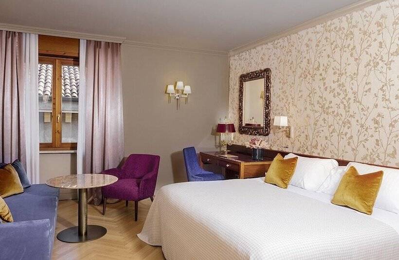 Pokój Superior Trzyosobowy, Accademia