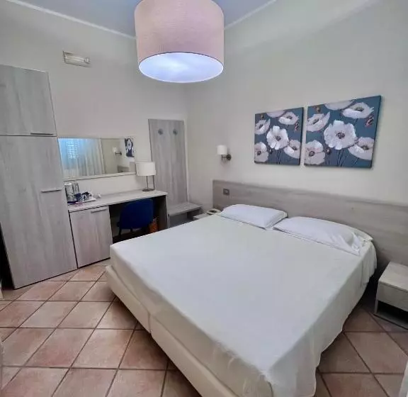 اتاق خانوادگی, Albergo Africa