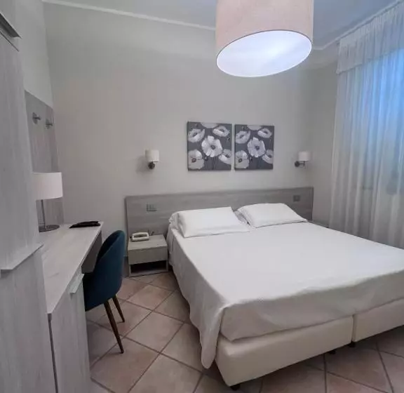 اتاق خانوادگی, Albergo Africa