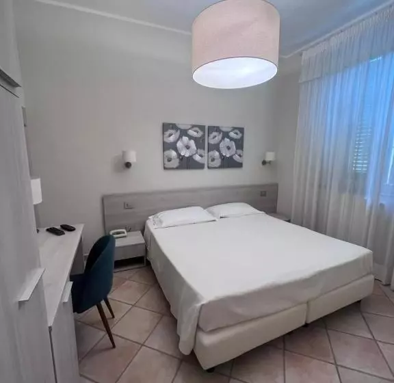 اتاق خانوادگی, Albergo Africa