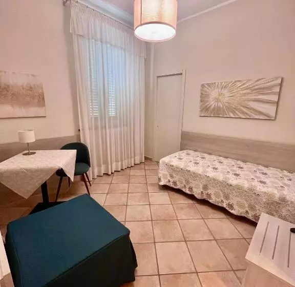 اتاق خانوادگی, Albergo Africa