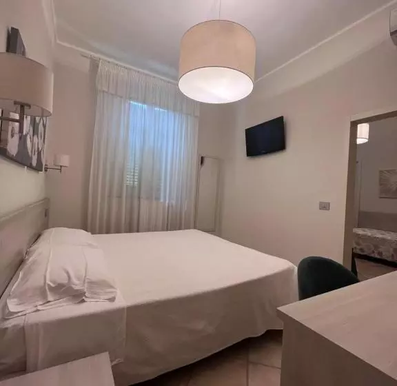 اتاق خانوادگی, Albergo Africa