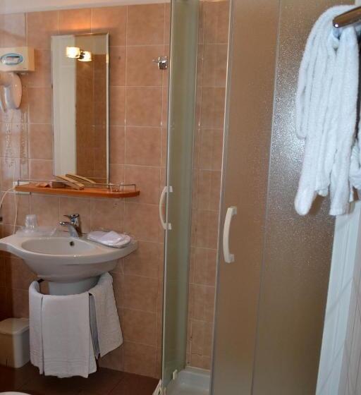 标准三人间, Albergo Italia