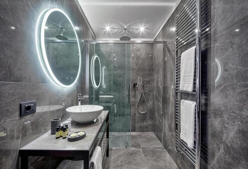 اتاق استاندارد چهار تخته, Americandinesen