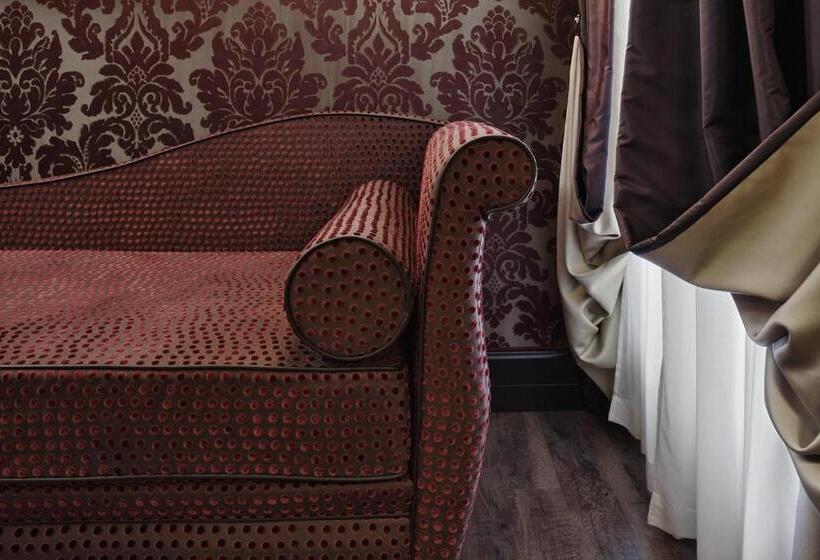 اتاق کلاسیک سه تخته, Americandinesen