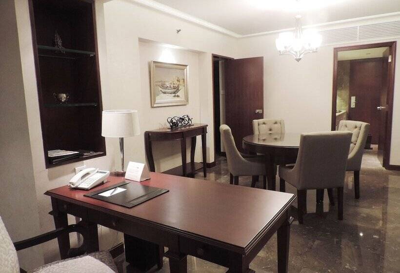 Люкс, Aryaduta Menteng