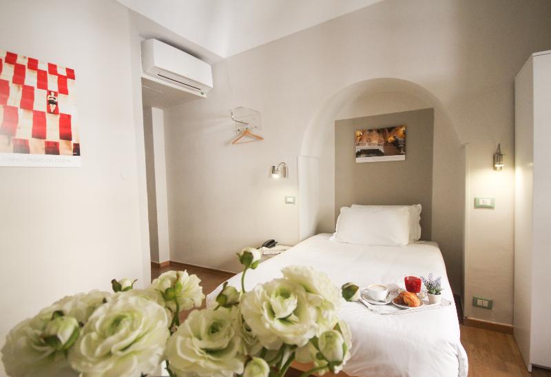 غرفة قياسية فردية, Green Class Hotel Astoria