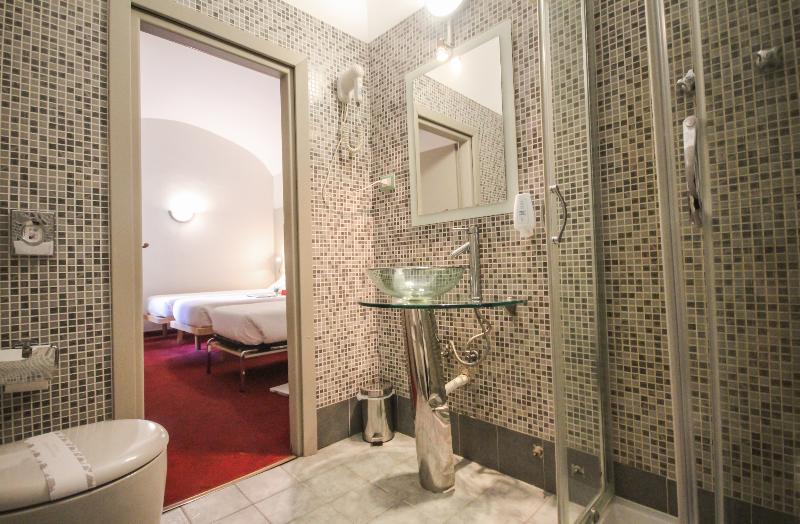 غرفة قياسية ثلاثية, Green Class Hotel Astoria