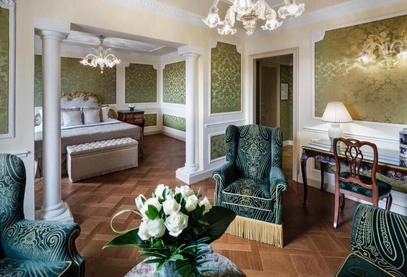 Suite with lake view, Baglioni Hotel Luna   The Leading Hotels Of The World