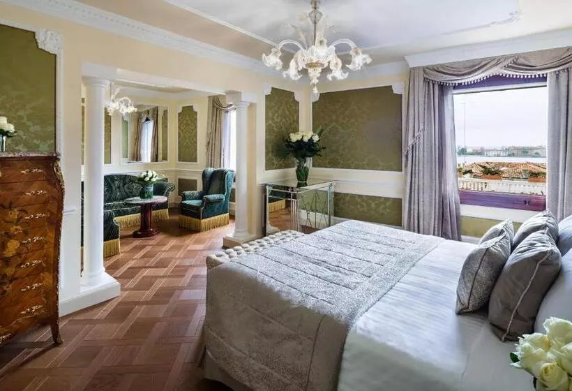 Suite with lake view, Baglioni Hotel Luna   The Leading Hotels Of The World