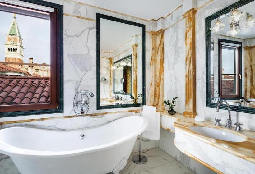 Suite with lake view, Baglioni Hotel Luna   The Leading Hotels Of The World