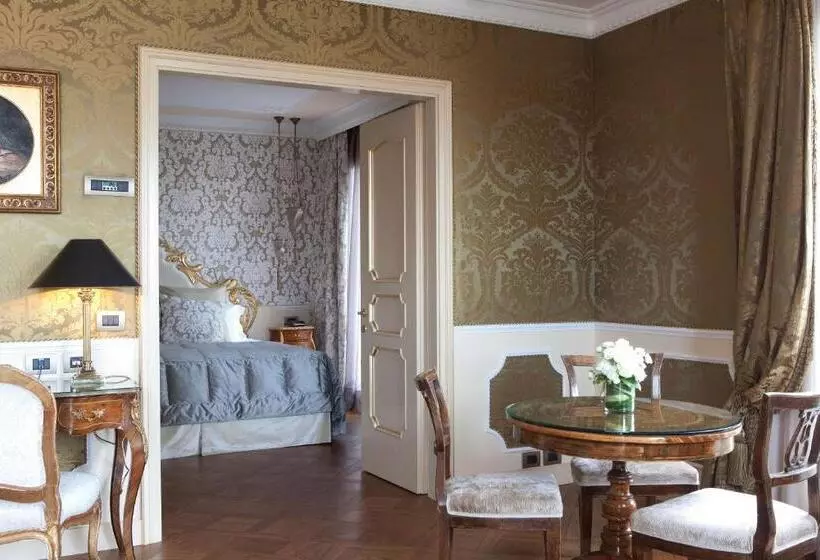 Suite with lake view, Baglioni Hotel Luna   The Leading Hotels Of The World