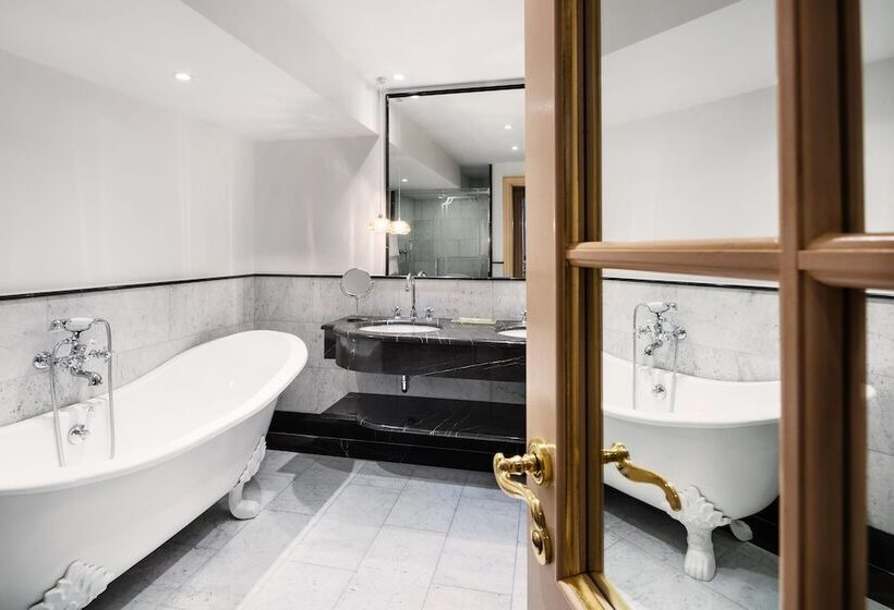 Suite with lake view, Baglioni Hotel Luna   The Leading Hotels Of The World