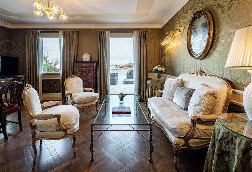 Suite with lake view, Baglioni Hotel Luna   The Leading Hotels Of The World