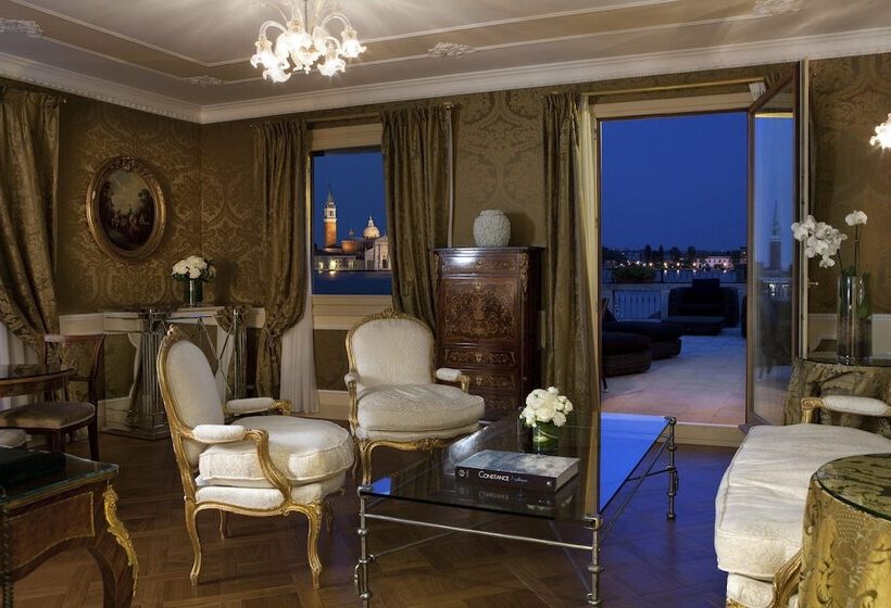 Suite with lake view, Baglioni Hotel Luna   The Leading Hotels Of The World