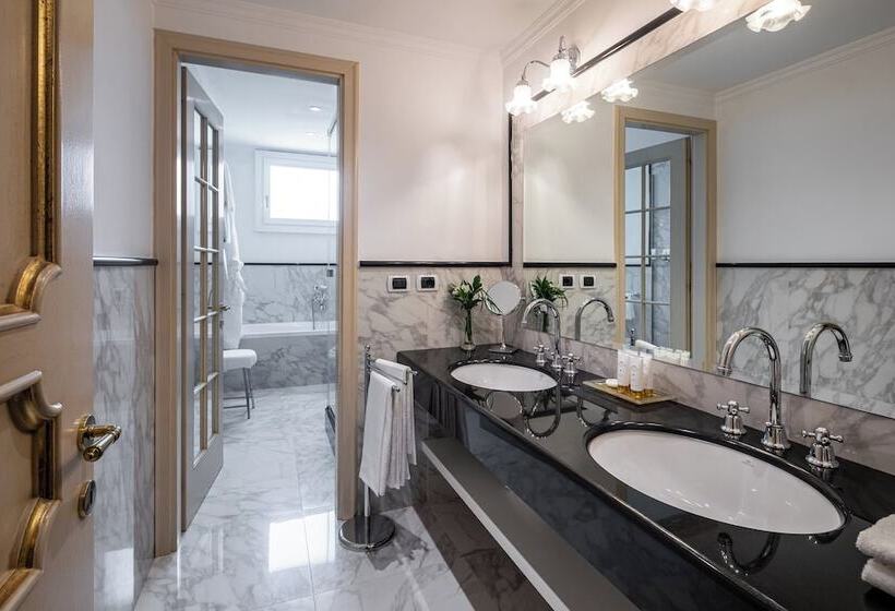 Suite with lake view, Baglioni Hotel Luna   The Leading Hotels Of The World