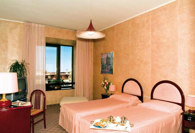 اتاق استاندارد سه نفره, Balletti Palace