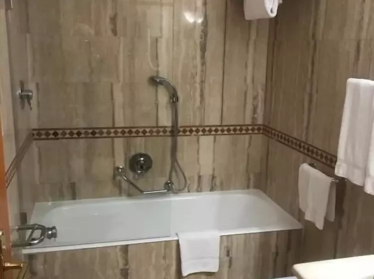 اتاق خانوادگی, Crystal Hotel Varese