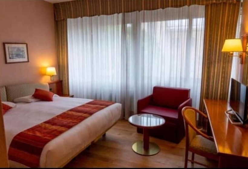 اتاق خانوادگی, Crystal Hotel Varese