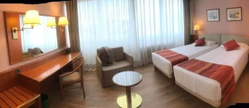 اتاق خانوادگی, Crystal Hotel Varese