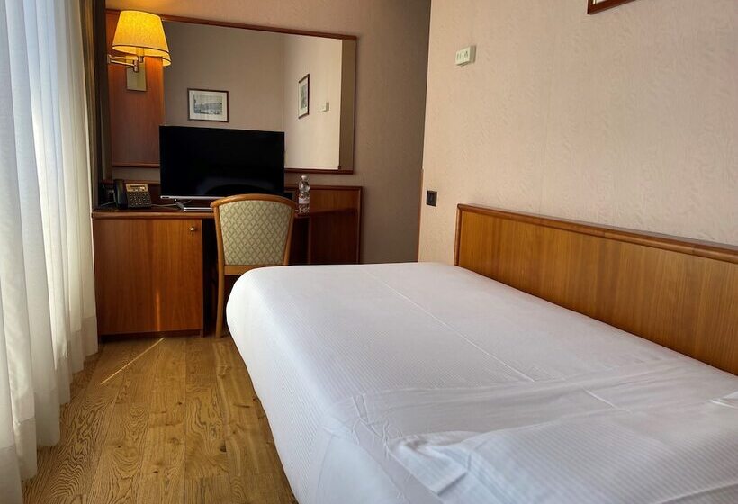 اتاق استاندارد یک نفره, Crystal Hotel Varese
