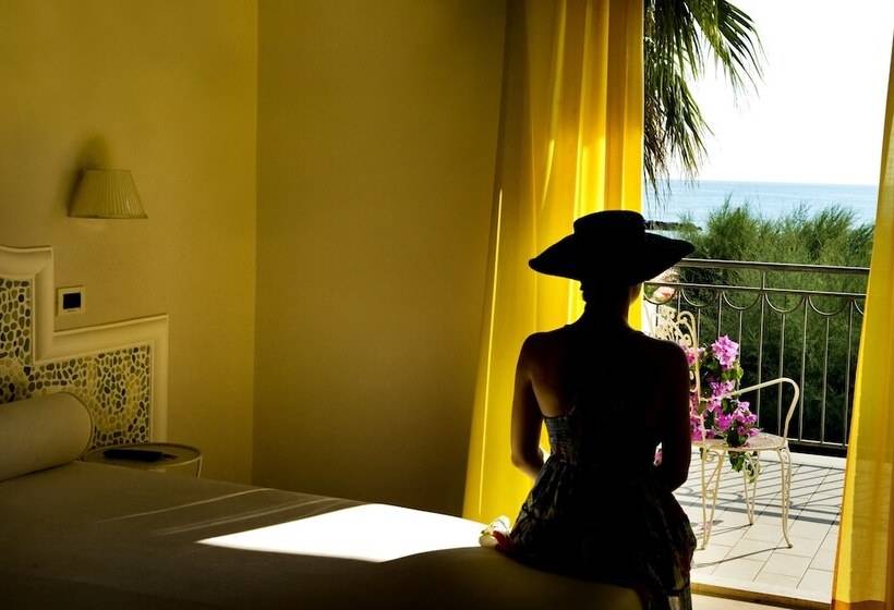 컴포트 트리플 룸, Dino