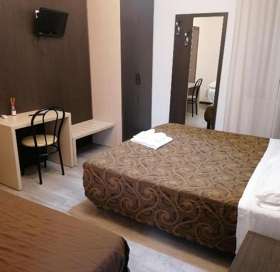 חדר סטנדרט לשלושה, Eden