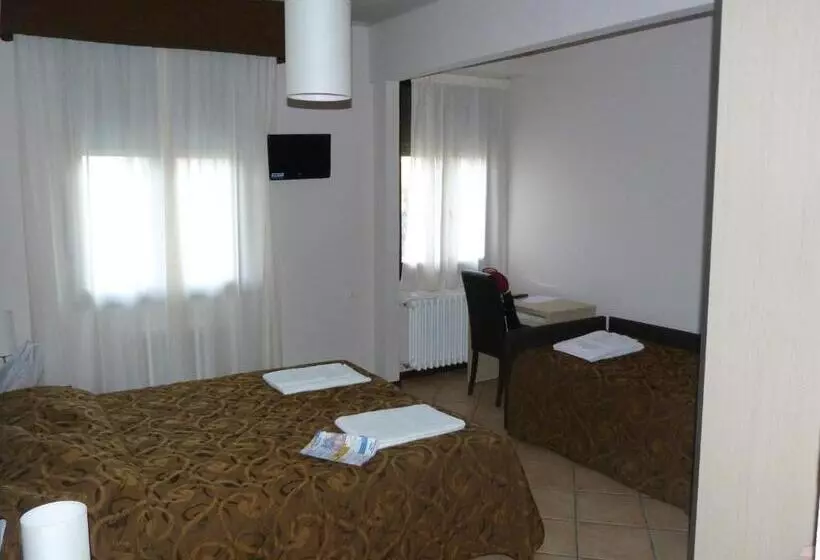 Quarto Triplo Standart, Eden