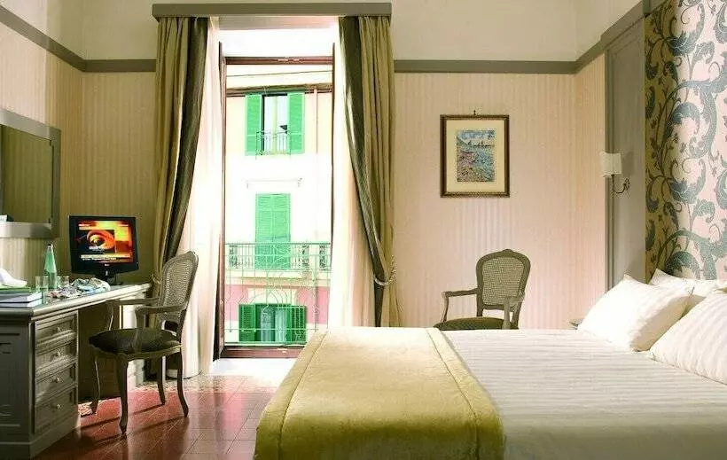 اتاق استاندارد با چشم‌انداز شهر, Grand Hotel Europa Palace