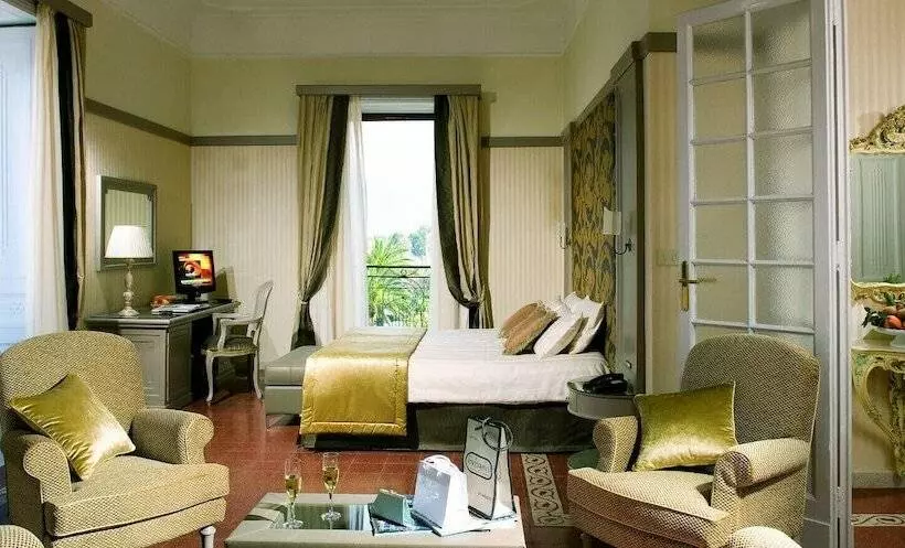 سوییت جونیور با چشم‌انداز دریا, Grand Hotel Europa Palace